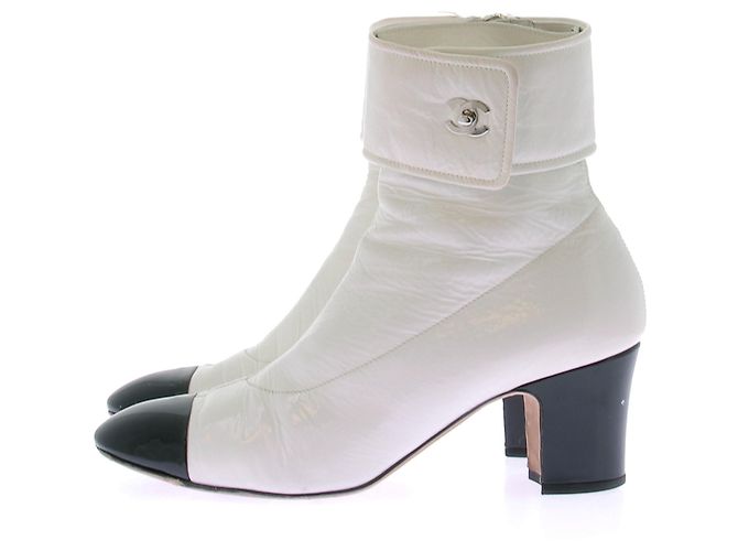 Chanel Botas de cuero charol blanco - vista 3