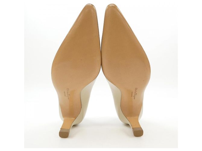 Pumps Salvatore Ferragamo Beige - vista 4