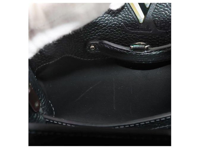 Borsa a mano/spalla Louis Vuitton Capucines BB in pelle taurillon nera metallica () con RFID. Nero - vista 8