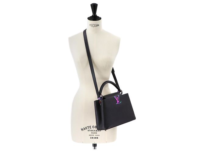 Borsa a mano/spalla Louis Vuitton Capucines BB in pelle taurillon nera metallica () con RFID. Nero - vista 9