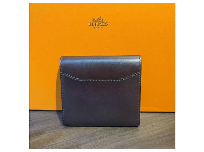 Cartera Compacta Hermès Love Story Constance Rojo Silla Box Negro - vista 2
