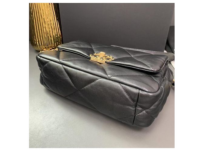 Borsa Chanel 19 piccola nera in agnello con catena dorata Nero - vista 4