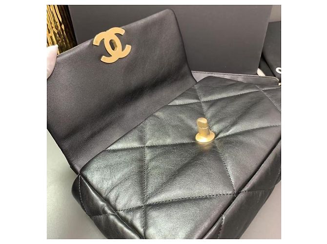 Borsa Chanel 19 piccola nera in agnello con catena dorata Nero - vista 5