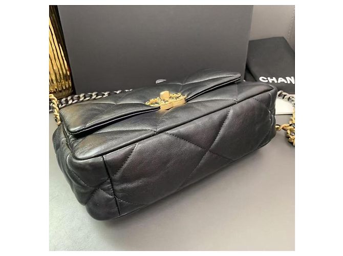 Borsa Chanel 19 piccola nera in agnello con catena dorata Nero - vista 6