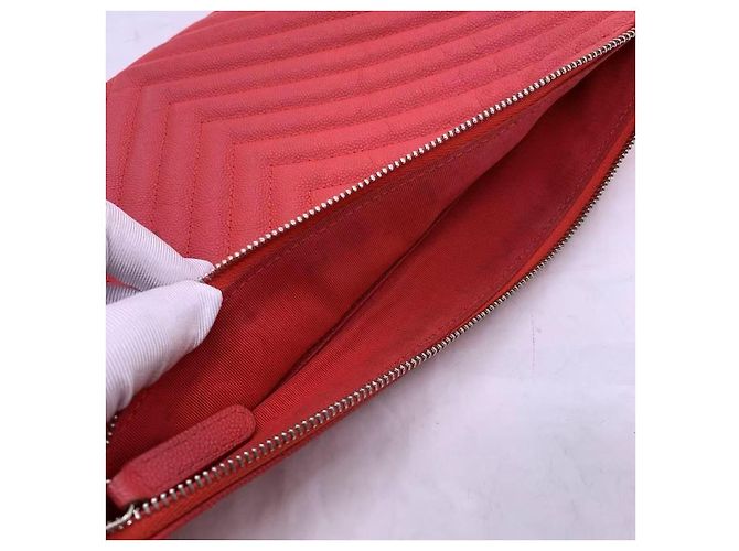 Chanel Clutch Tasche Rot Leder V Muster - Ansicht 8