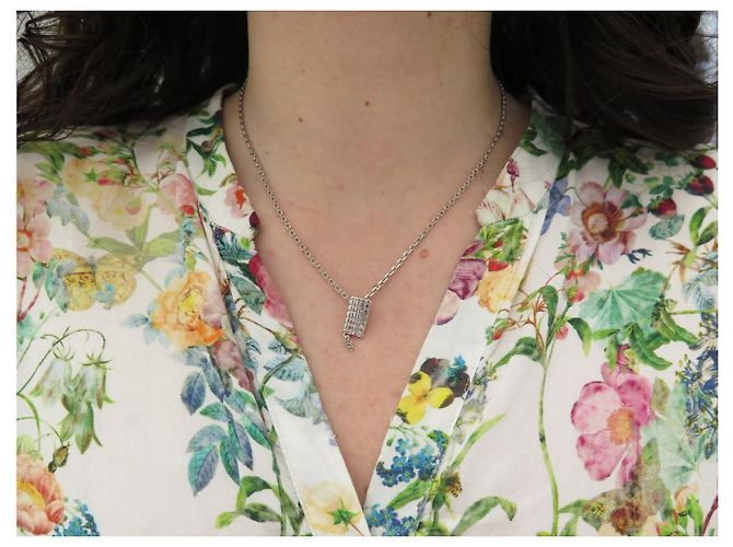 COLLANA RARA CHANEL CON PENDENTE A FORMA DI BORSA COCO IN ARGENTO 925 - vista 7