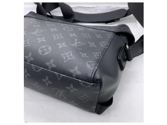 Louis Vuitton Borsa Messenger Voyager Jedi Nera Nero - vista 6
