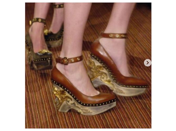 Miu Miu, Cammeo Baroque, zeppa in pelle Marrone - vista 2