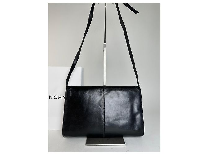 Vintage Givenchy Schultertasche aus schwarzem Leder - Ansicht 13