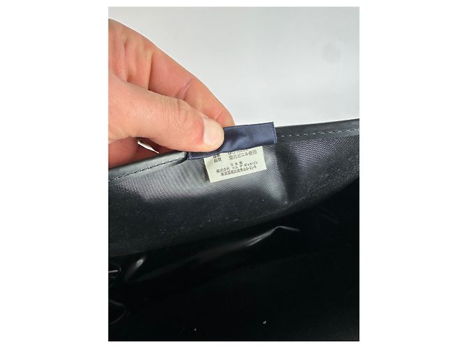 Comme Des Garcons Vintage Comme des Garçons patentiertes, gesteppte Handtasche in Schwarz - Ansicht 5