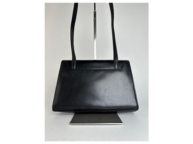 Vintage Givenchy Schultertasche aus schwarzem Leder - Ansicht 11