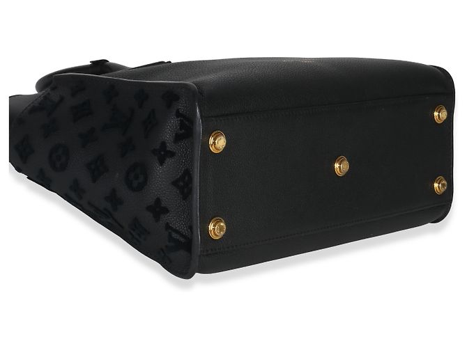 Onthego Louis Vuitton Monogram in pelle di vitello nera Tufting On My Side MM Nero - vista 7
