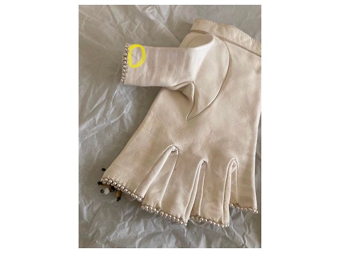Luvas Chanel brancas sem dedos de camurça de cordeiro com pérolas e cristais Branco - vista 14