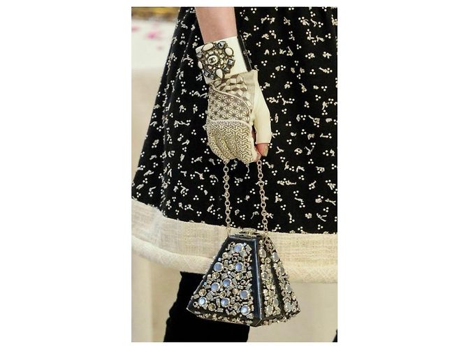 Timeless Seltene Chanel 12A Paris Bombay Runway Elfenbein Statement Armreif Silber Weiß Roh - Ansicht 13