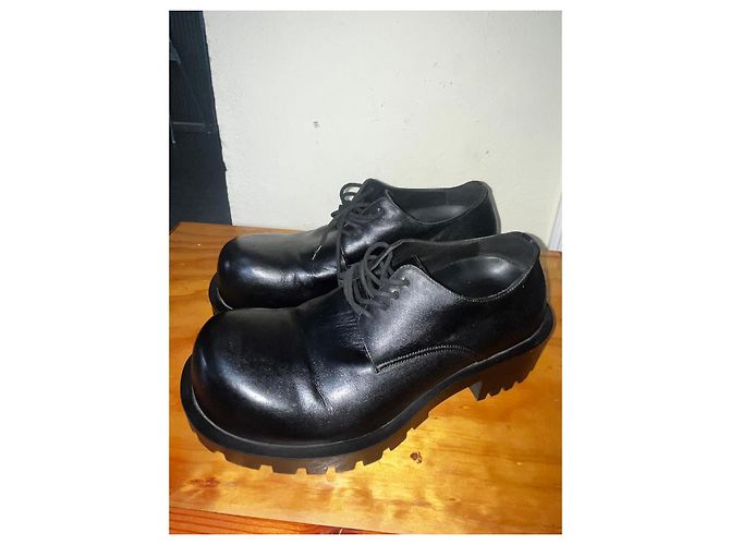 Schwarze Derby-Schuhe aus Leder mit dicker Sohle Balenciaga - Ansicht 2