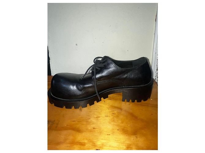 Schwarze Derby-Schuhe aus Leder mit dicker Sohle Balenciaga - Ansicht 7