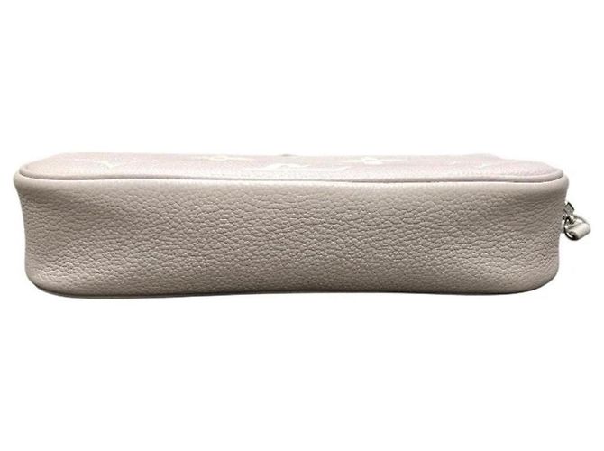 Portafoglio Louis Vuitton Wallet on Chain Ivy Monogram Empreinte bicolor brume-quartz Verde - vista 5