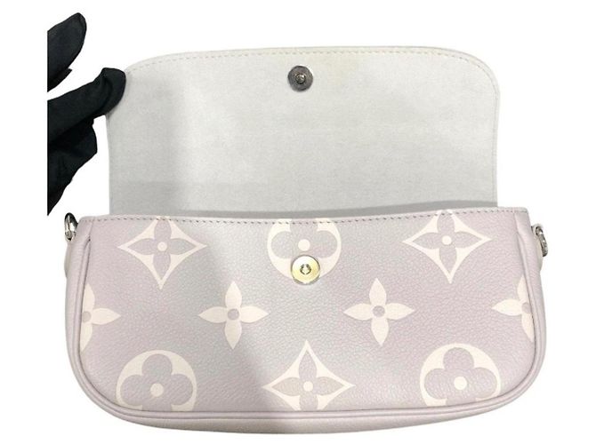 Portafoglio Louis Vuitton Wallet on Chain Ivy Monogram Empreinte bicolor brume-quartz Verde - vista 6