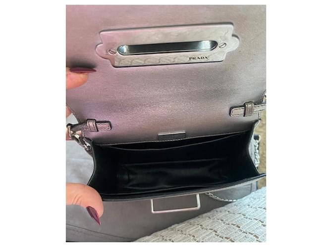 Borsa a Spalla Prada Cahier in Pelle Argento e Nera - vista 3