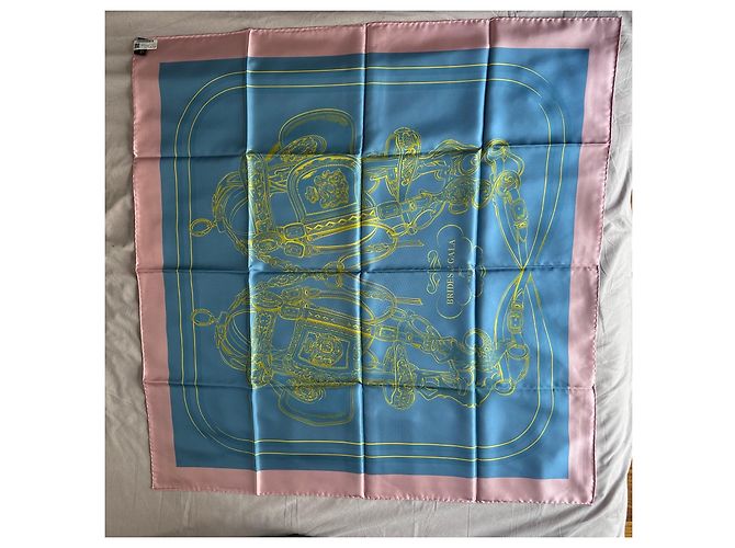 Hermès Foulard quadrato double face "Brides de Gala" Rosa Blu D'oro Verde - vista 2