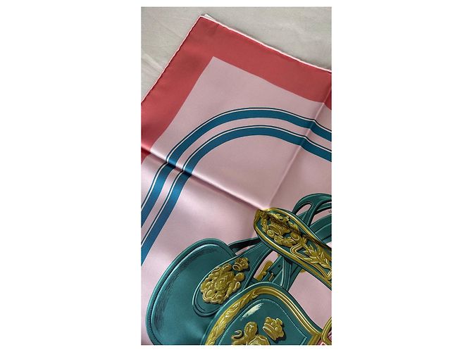 Hermès Foulard quadrato double face "Brides de Gala" Rosa Blu D'oro Verde - vista 5