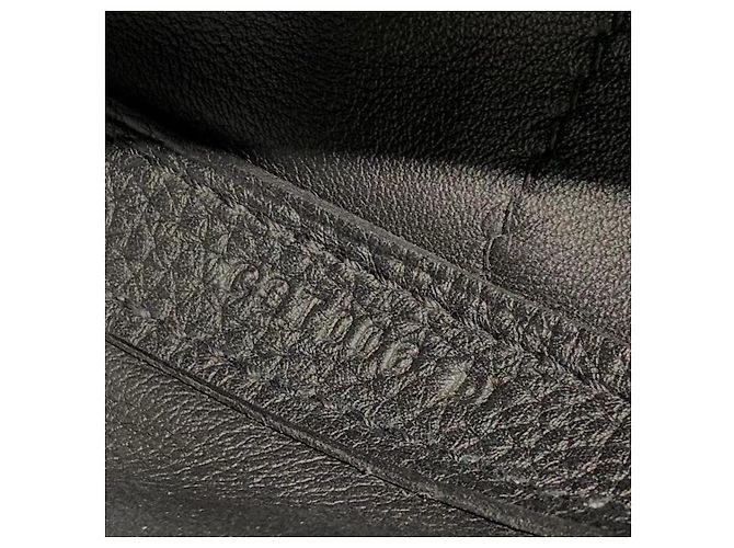 Bolsa de mão Hermès 2424 em couro preto com fivela dourada - vista 2