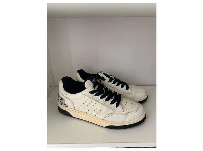 Sneaker Chanel in pelle bianca Bianco - vista 2