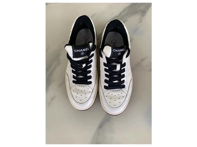 Sneaker Chanel in pelle bianca Bianco - vista 3