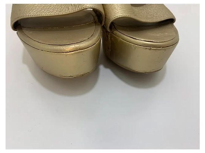 Sandali Chanel in pelle dorata e sughero D'oro - vista 3