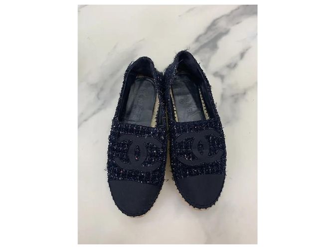 Espadrillas Chanel in tweed blu navy logo CC - vista 2