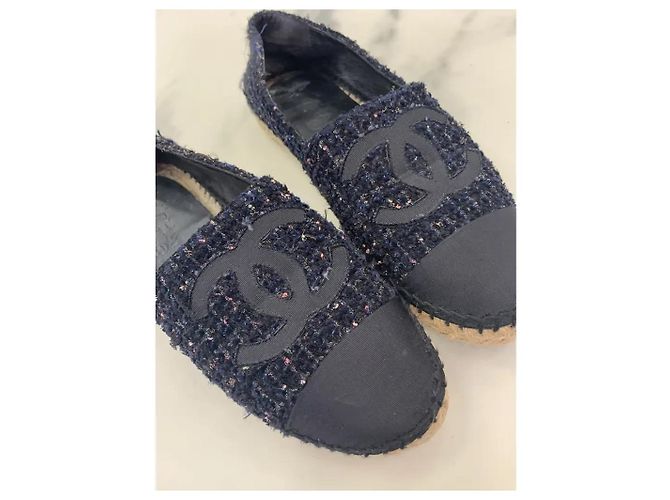 Espadrillas Chanel in tweed blu navy logo CC - vista 3