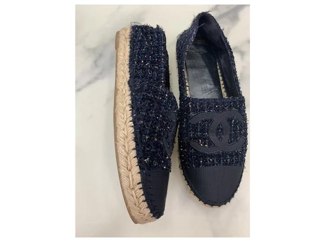 Espadrillas Chanel in tweed blu navy logo CC - vista 4