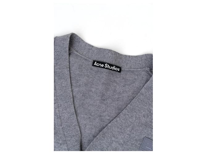 Autre Marque ACNE STUDIOS grauer Wollstrick-Cardigan mit Face Patch - Ansicht 3