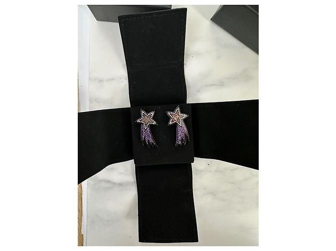 Coco Crush Orecchini Chanel CC Stelle in resina Nero - vista 2