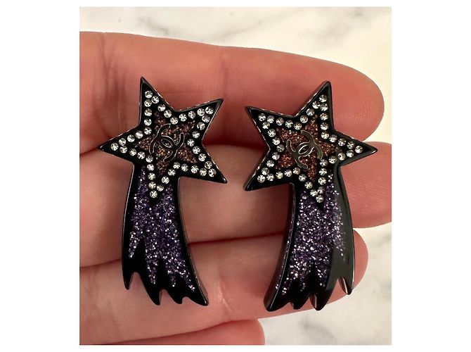 Coco Crush Orecchini Chanel CC Stelle in resina Nero - vista 4