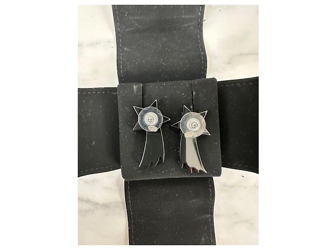 Coco Crush Orecchini Chanel CC Stelle in resina Nero - vista 7