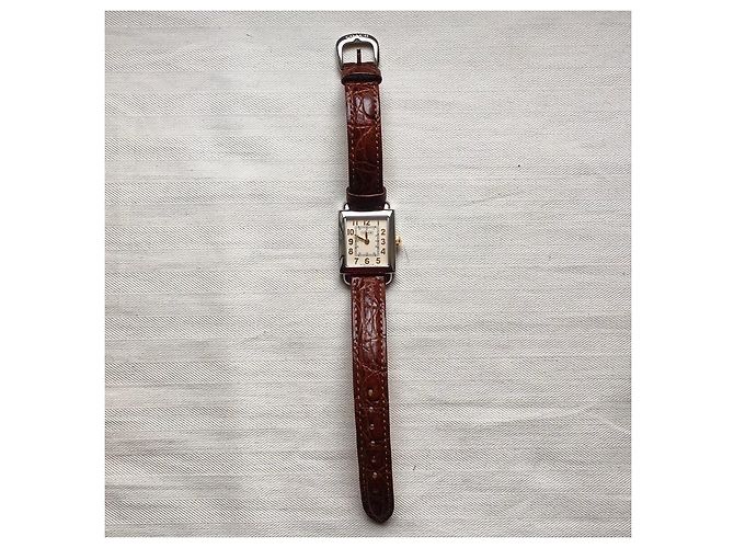 Reloj Coach Esfera Rectangular Beige Números Dorados Correa de Cocodrilo Marrón - vista 5