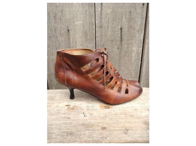 Sandali con tacco Stuart Weitzman Tyborg in pelle marrone - vista 4
