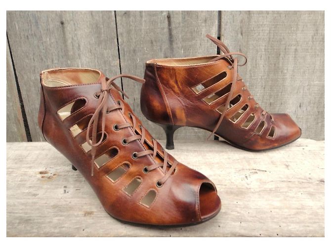 Sandali con tacco Stuart Weitzman Tyborg in pelle marrone - vista 6
