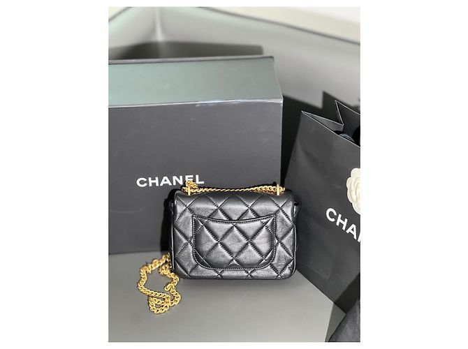 Chanel 22p Mini Borsa Quadrata Nera in Agnello con Catena Oro Nero - vista 2
