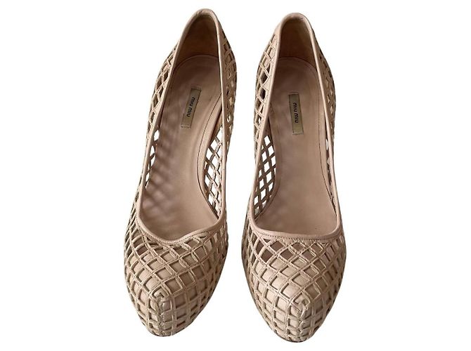 Tacchi in pelle beige Miu Miu Rosa - vista 3