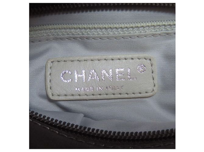 Borsa a mano Chanel Paris Biarritz PM Argento Bianco - vista 6