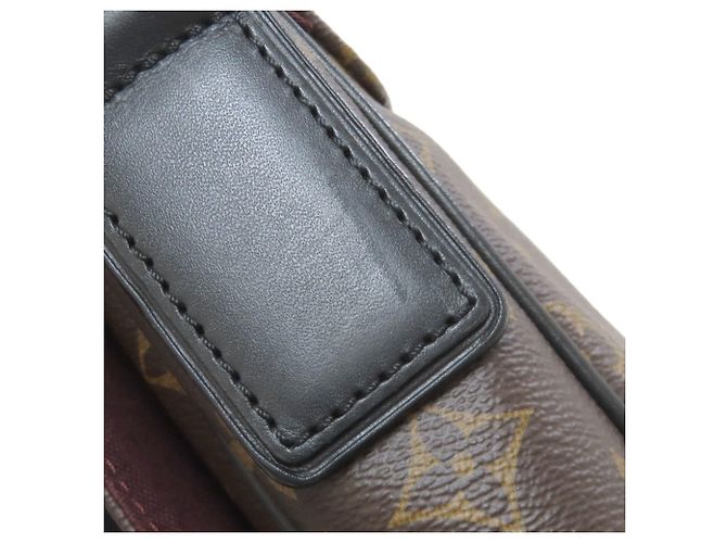 Borsa a Spalla Louis Vuitton M40935 District PM Monogram Macassar Marrone Nero Monogramma - vista 11