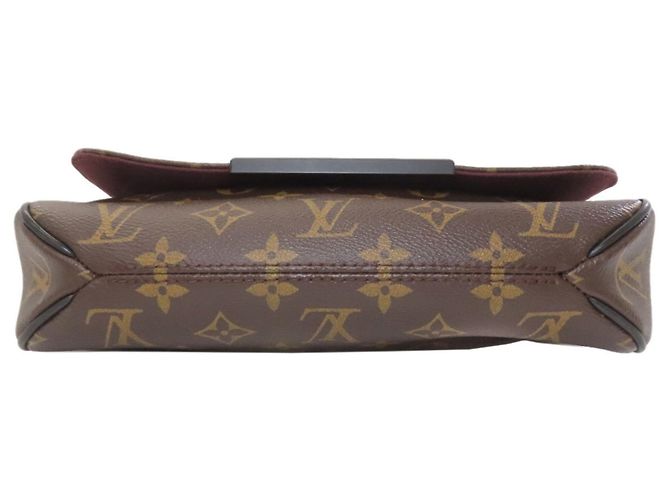 Borsa a Spalla Louis Vuitton M40935 District PM Monogram Macassar Marrone Nero Monogramma - vista 4