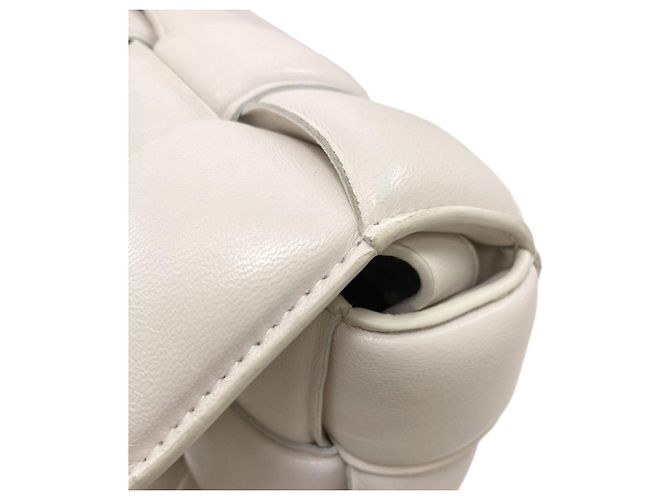 Borsa a Spalla Padded Cassette di Bottega Veneta Bianco - vista 12
