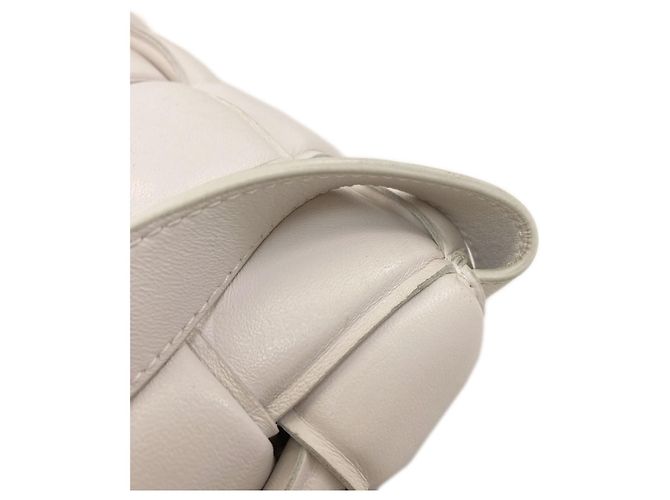 Borsa a Spalla Padded Cassette di Bottega Veneta Bianco - vista 14
