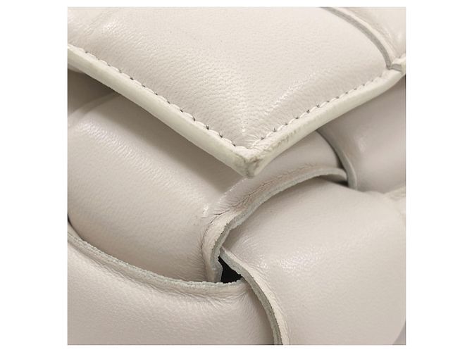 Borsa a Spalla Padded Cassette di Bottega Veneta Bianco - vista 17