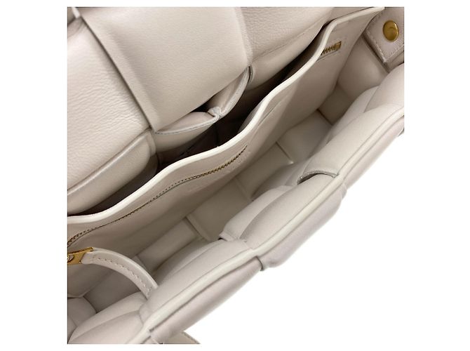 Borsa a Spalla Padded Cassette di Bottega Veneta Bianco - vista 5