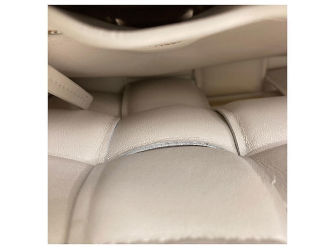 Borsa a Spalla Padded Cassette di Bottega Veneta Bianco - vista 9