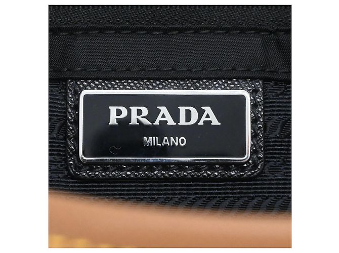 Borsa a Spalla Triangle in Re-Nylon Tessuto di Prada Marrone Nero - vista 12
